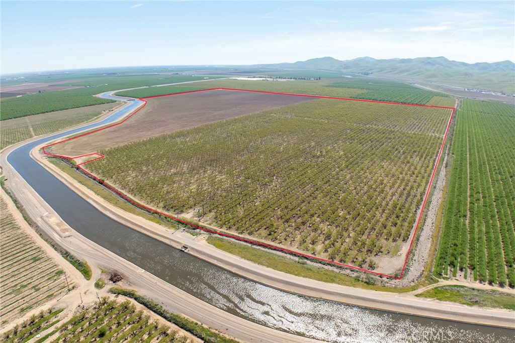 1 Hamilton Rd, Patterson, CA 95360