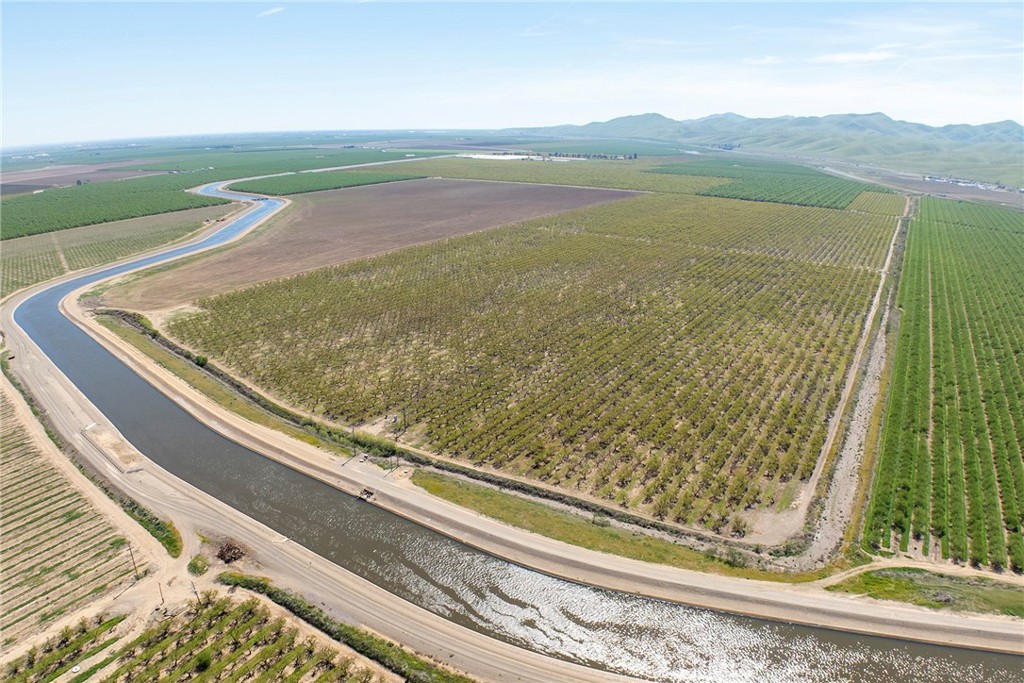 1 Hamilton Rd, Patterson, CA 95360