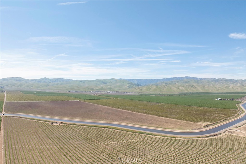 1 Hamilton Rd, Patterson, CA 95360