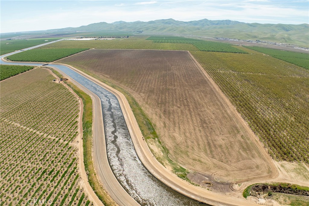 1 Hamilton Rd, Patterson, CA 95360