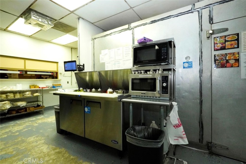 3050 W Shaw Ave, Fresno, CA 93711