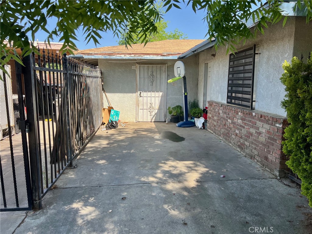 409 E 12th St, Madera, CA 93638