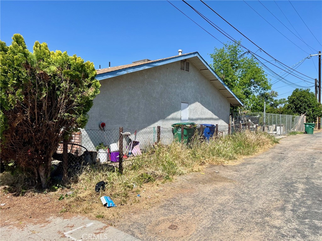 409 E 12th St, Madera, CA 93638