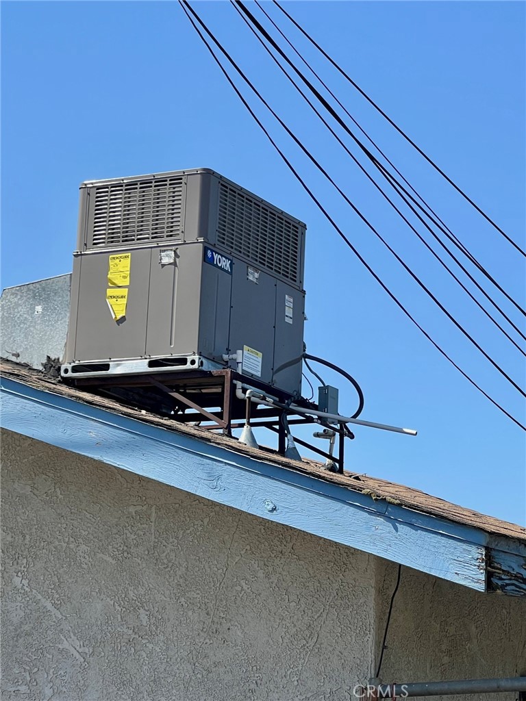 409 E 12th St, Madera, CA 93638