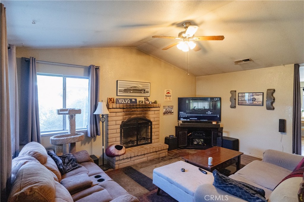 1070 E 23rd St, Merced, CA 95340