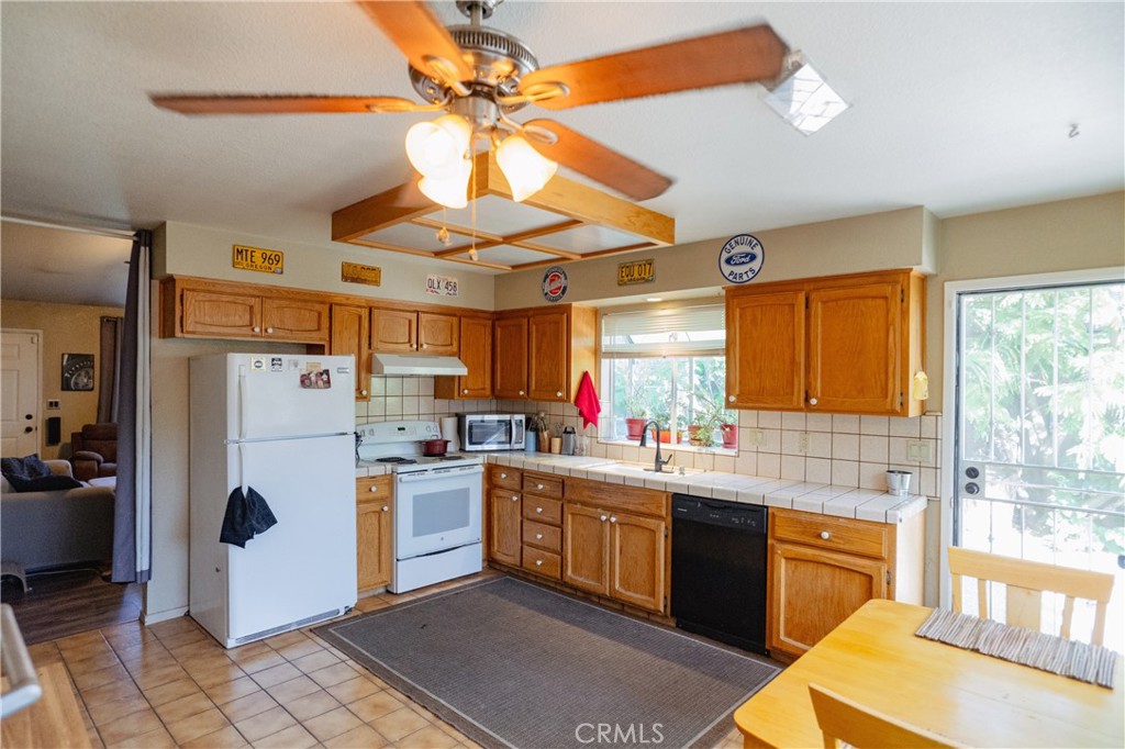 1070 E 23rd St, Merced, CA 95340