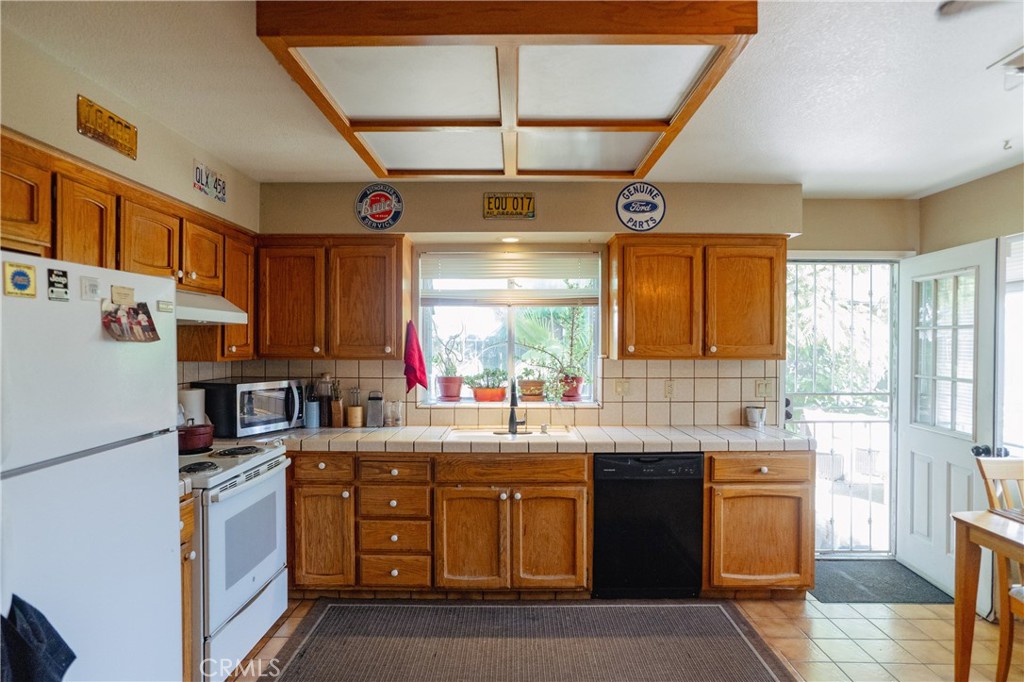 1070 E 23rd St, Merced, CA 95340