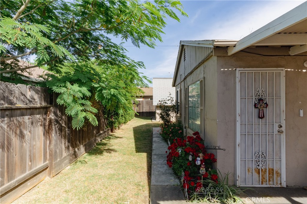 1070 E 23rd St, Merced, CA 95340