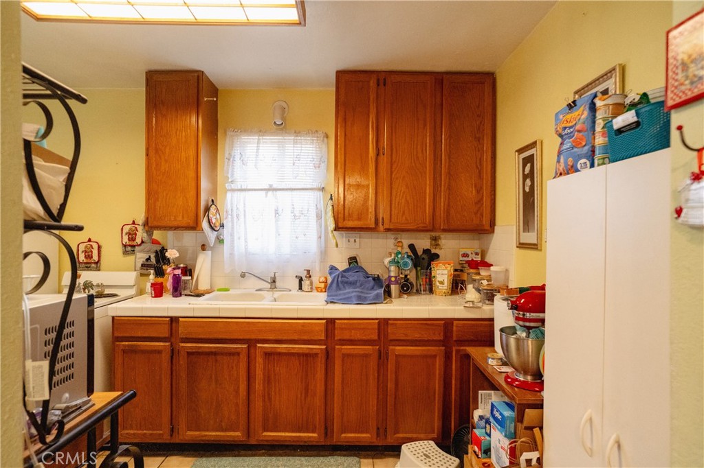 1070 E 23rd St, Merced, CA 95340