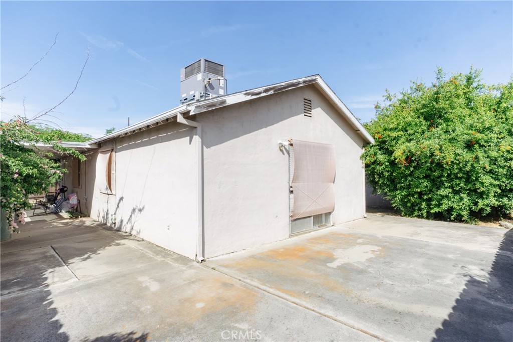 1070 E 23rd St, Merced, CA 95340