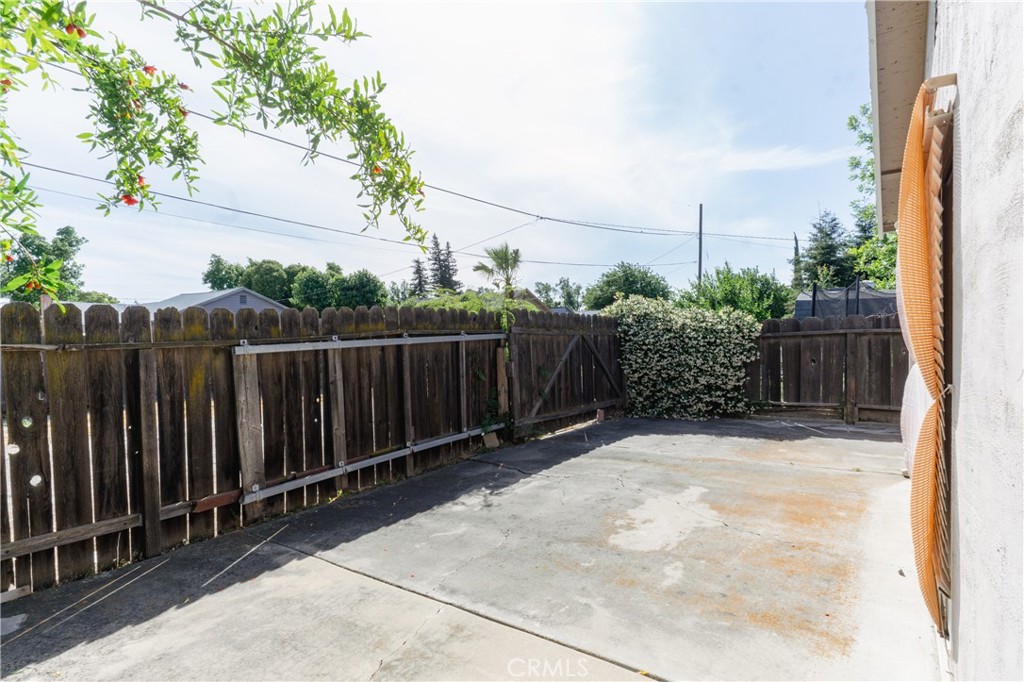 1070 E 23rd St, Merced, CA 95340