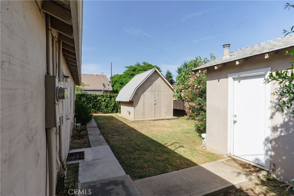 1070 E 23rd St, Merced, CA 95340