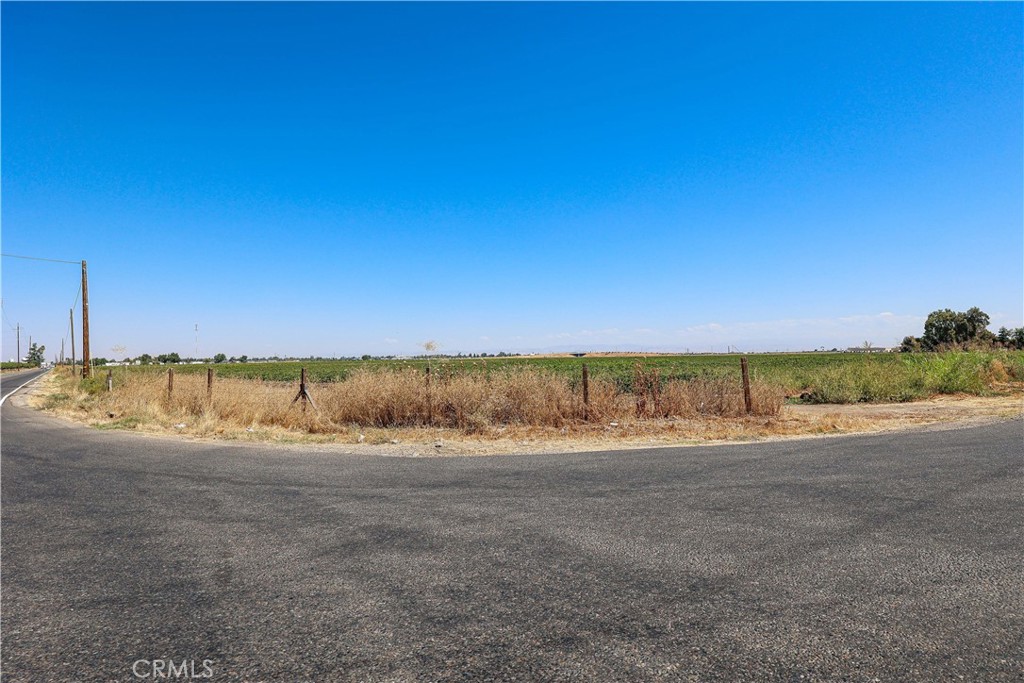 0 1/2 Henry St, Merced, CA 95341