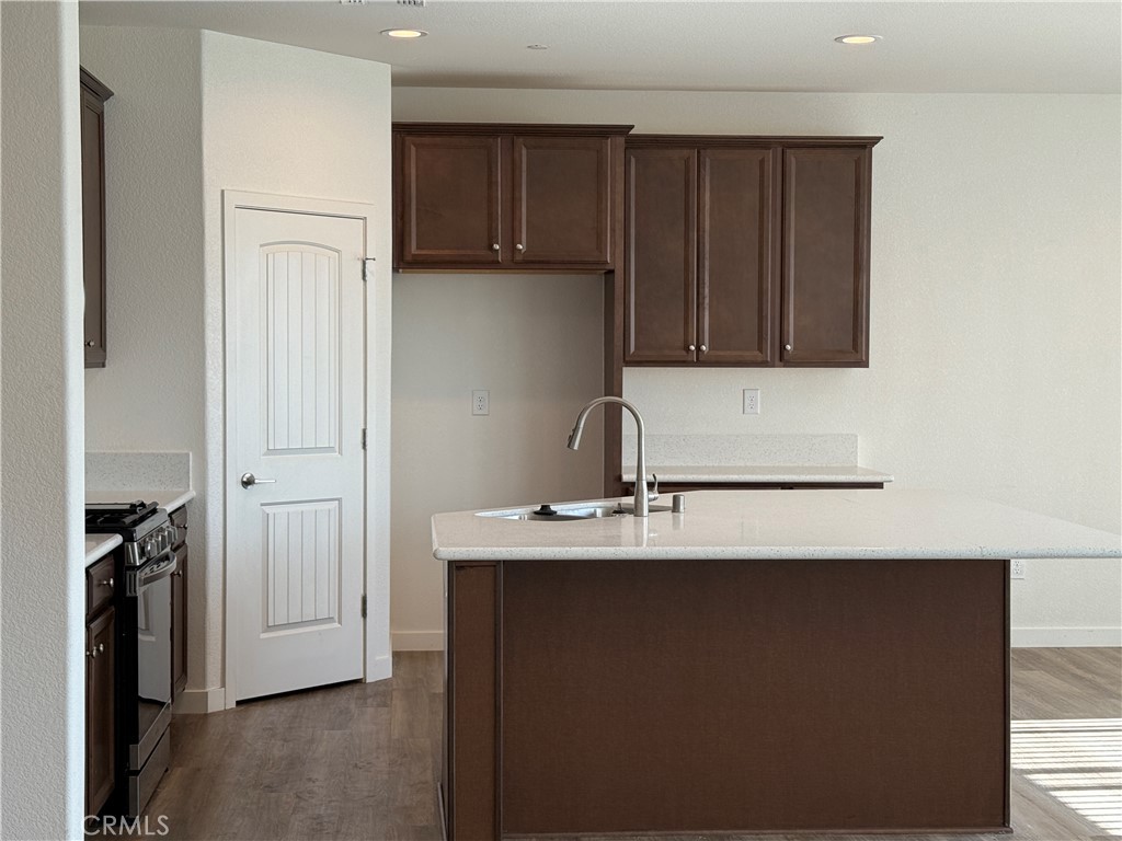 1858 Morro Ct, Los Banos, CA 93635