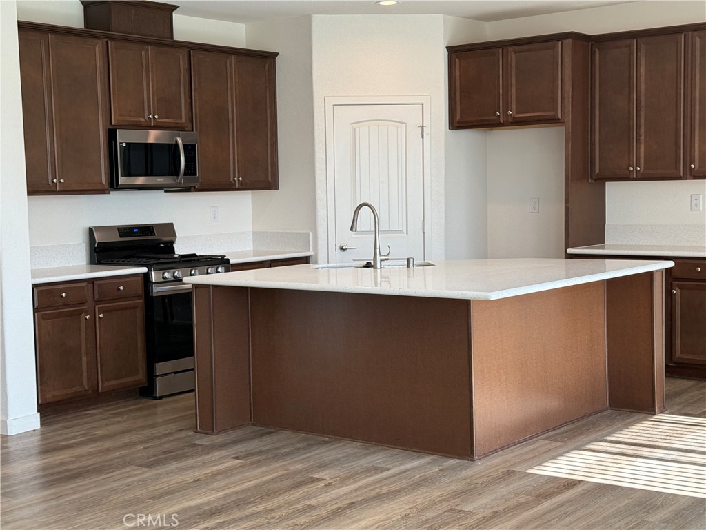 1858 Morro Ct, Los Banos, CA 93635