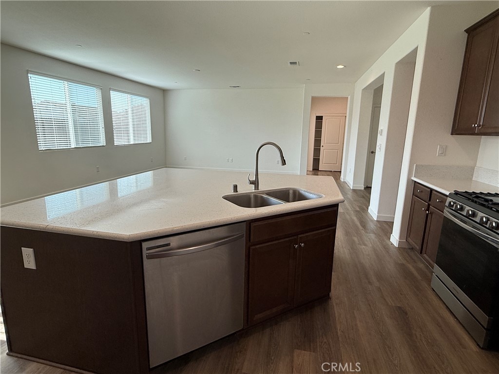 1858 Morro Ct, Los Banos, CA 93635