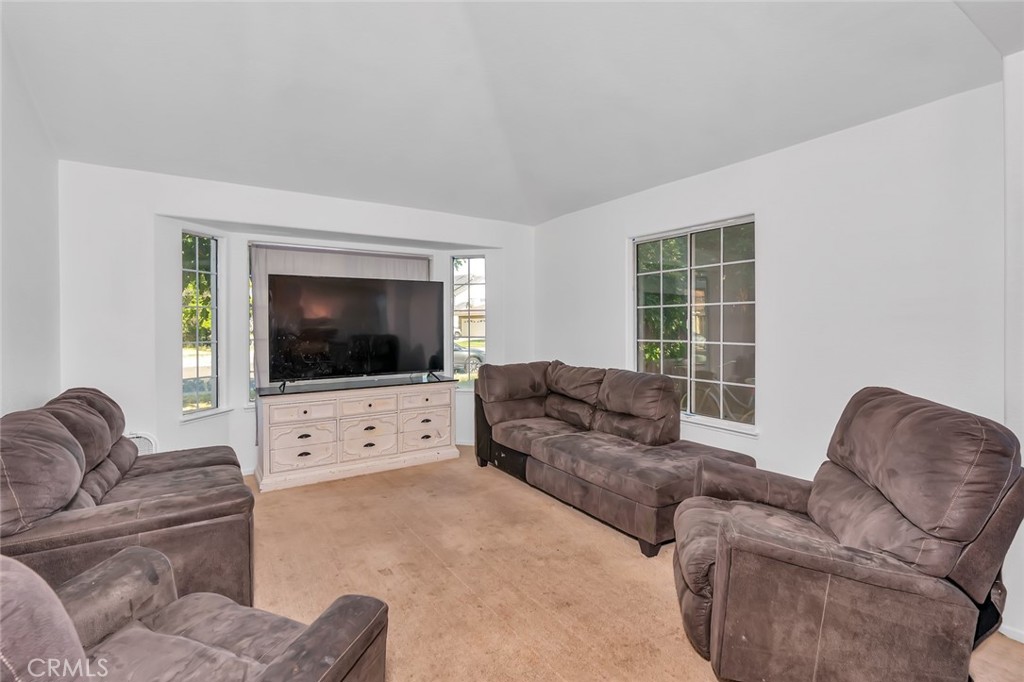 1928 Davis Dr, Los Banos, CA 93635