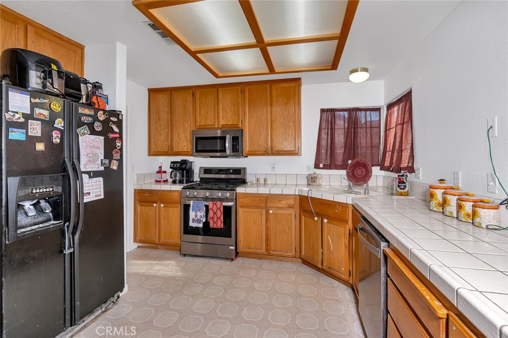 1928 Davis Dr, Los Banos, CA 93635