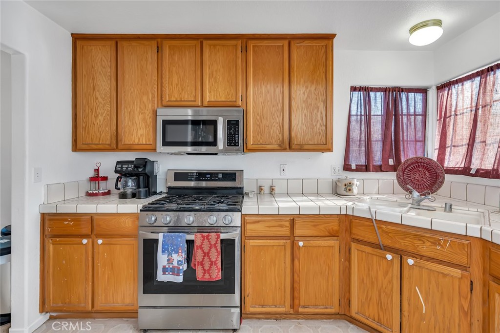 1928 Davis Dr, Los Banos, CA 93635