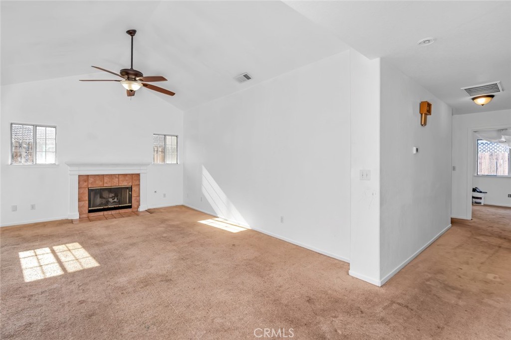 1928 Davis Dr, Los Banos, CA 93635