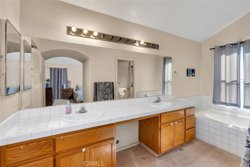 1928 Davis Dr, Los Banos, CA 93635