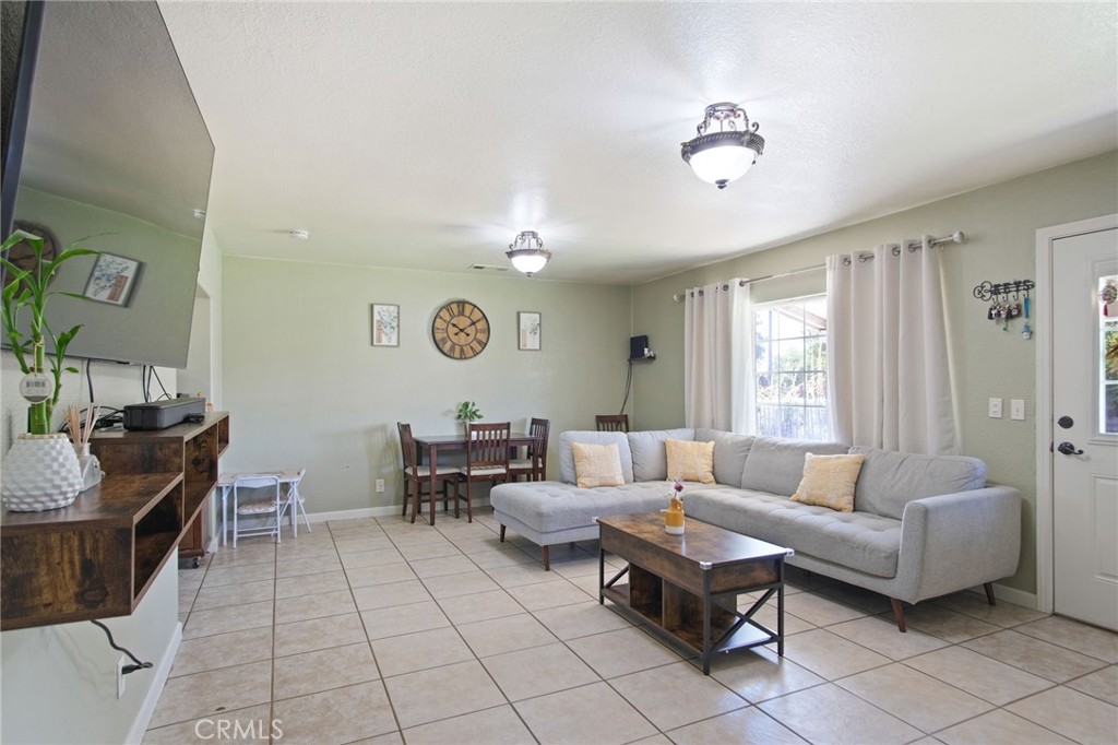 7638 Walnut Ave, Winton, CA 95388