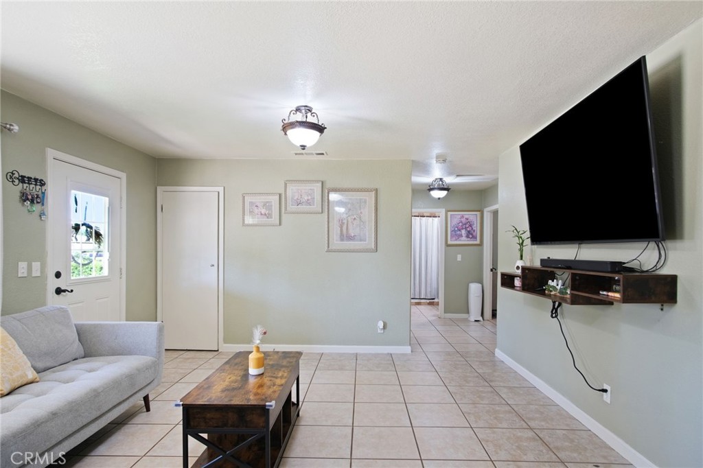 7638 Walnut Ave, Winton, CA 95388