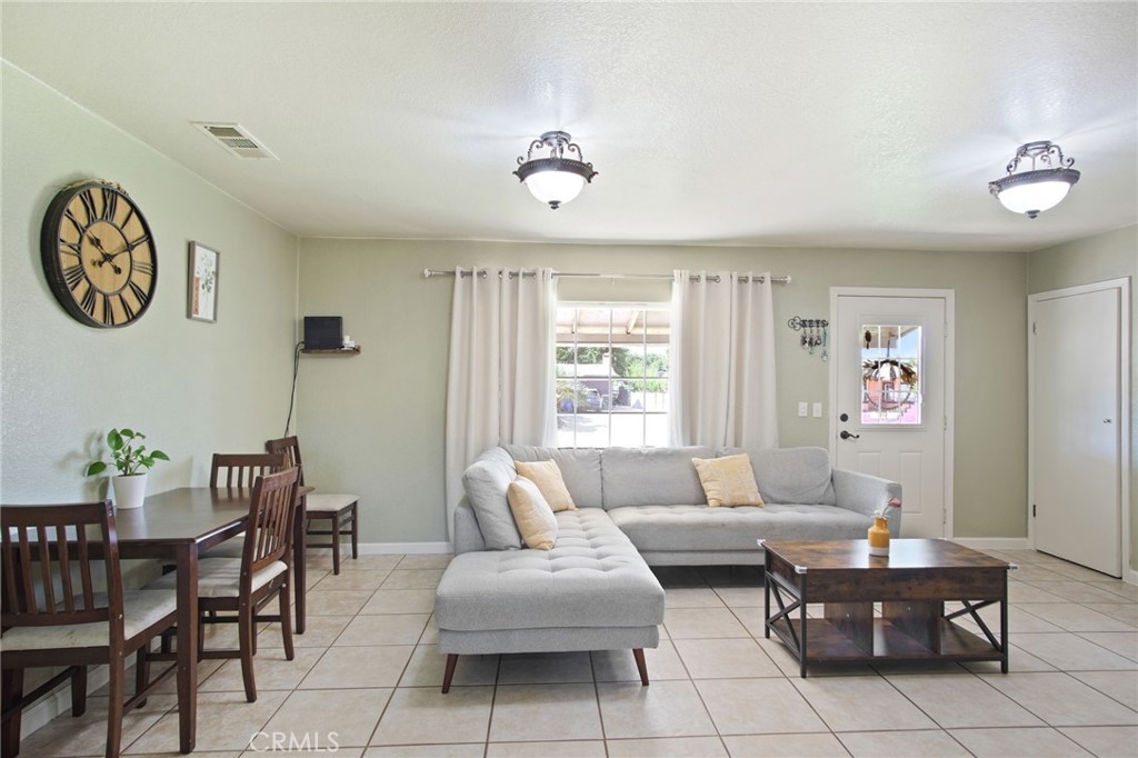 7638 Walnut Ave, Winton, CA 95388