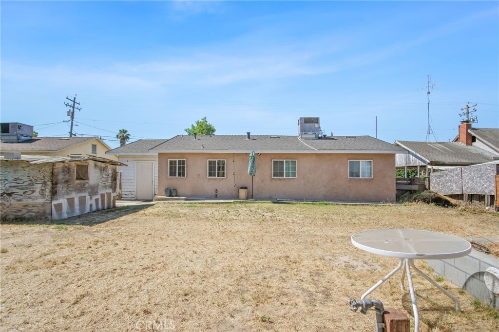 7638 Walnut Ave, Winton, CA 95388