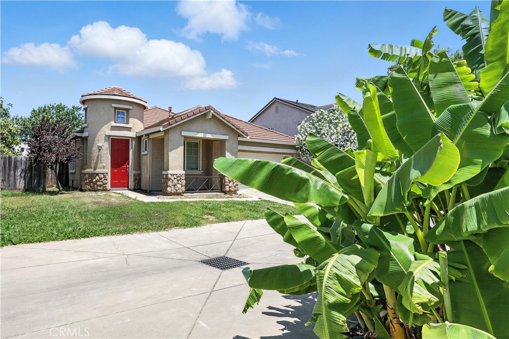 1207 Strawberry Dr, Merced, CA 95348