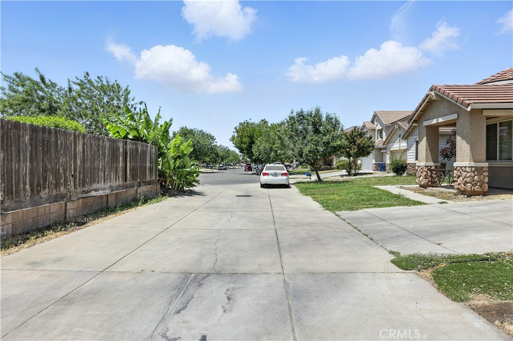 1207 Strawberry Dr, Merced, CA 95348