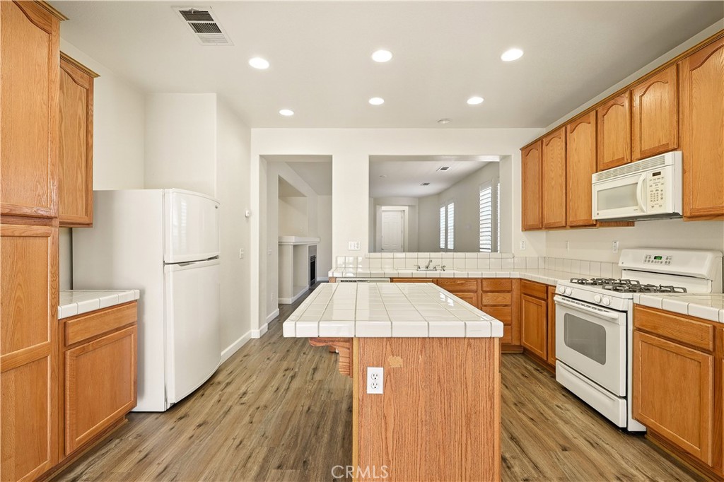 1207 Strawberry Dr, Merced, CA 95348