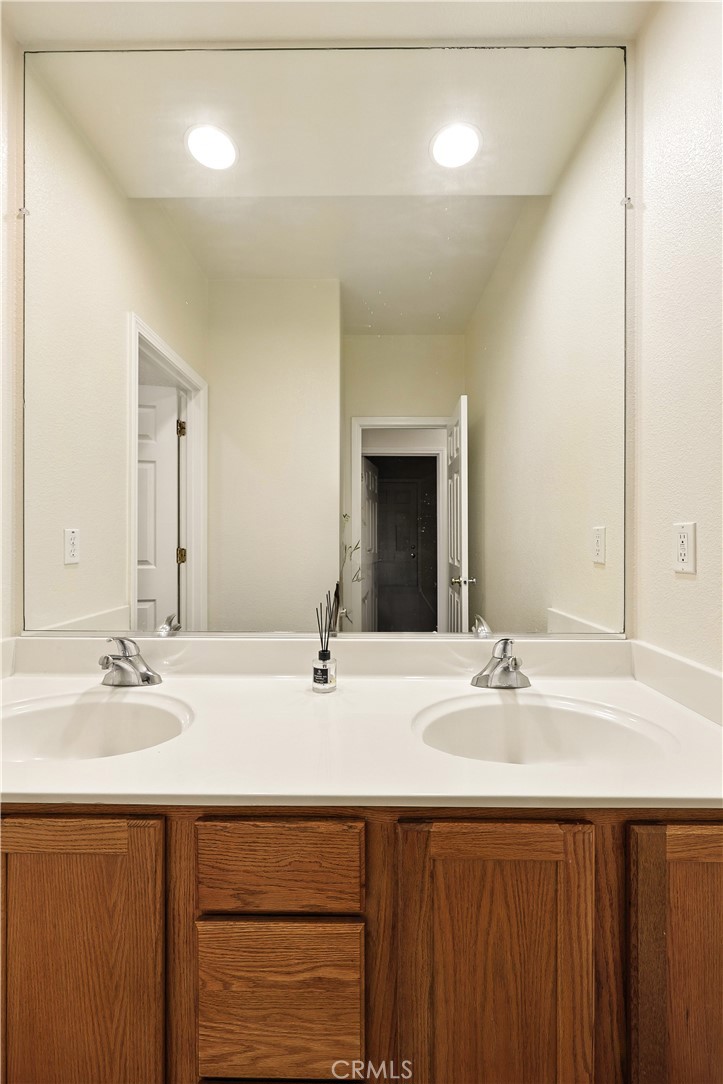 1207 Strawberry Dr, Merced, CA 95348