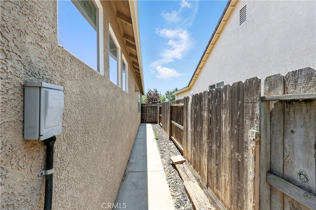 1207 Strawberry Dr, Merced, CA 95348