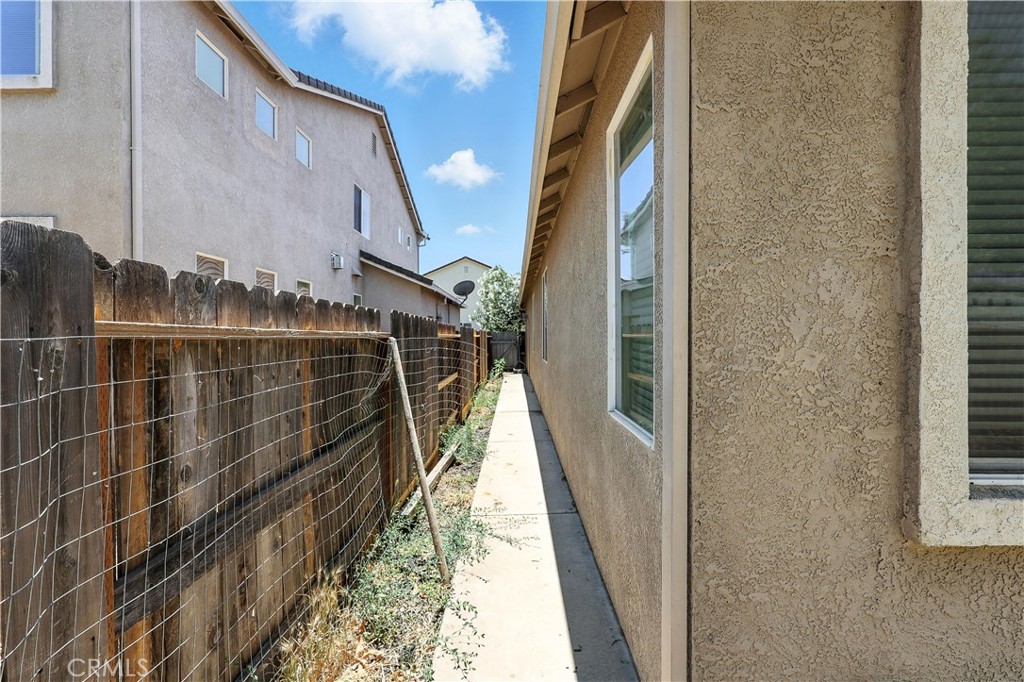 1207 Strawberry Dr, Merced, CA 95348