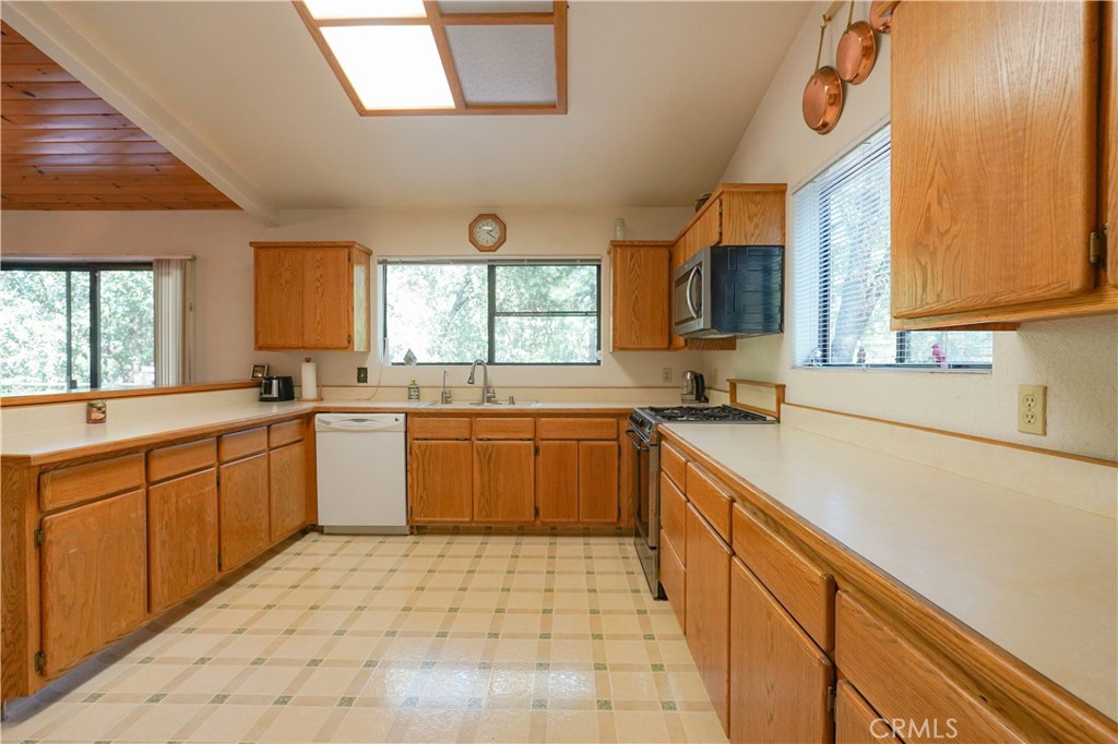 5990 Sugar Pine Dr, Coulterville, CA 95311