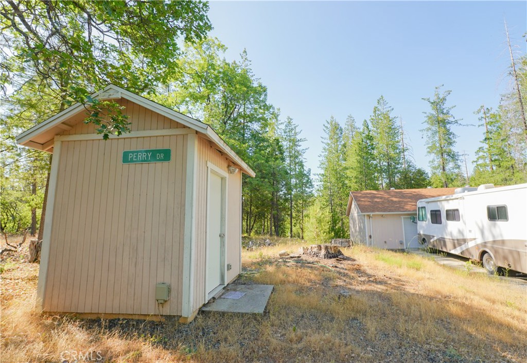 5990 Sugar Pine Dr, Coulterville, CA 95311