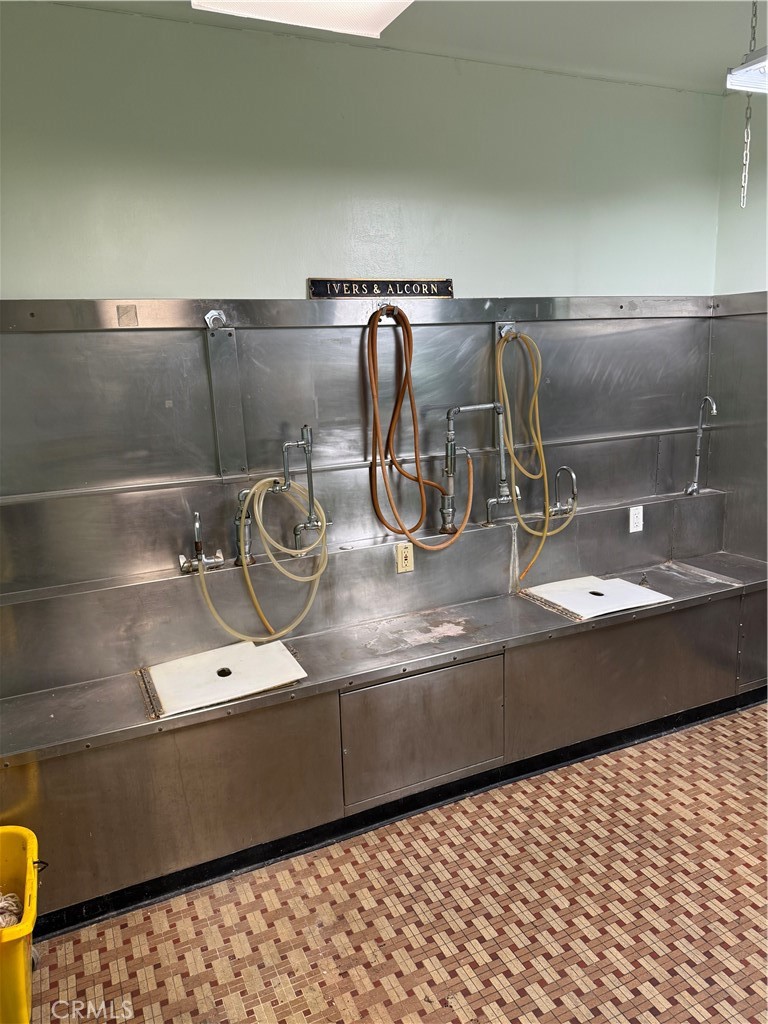 901 W Main St, Merced, CA 95340