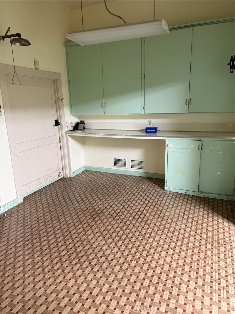 901 W Main St, Merced, CA 95340