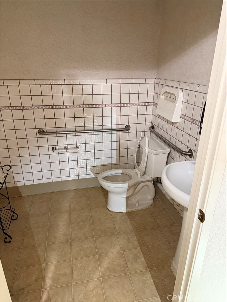 901 W Main St, Merced, CA 95340