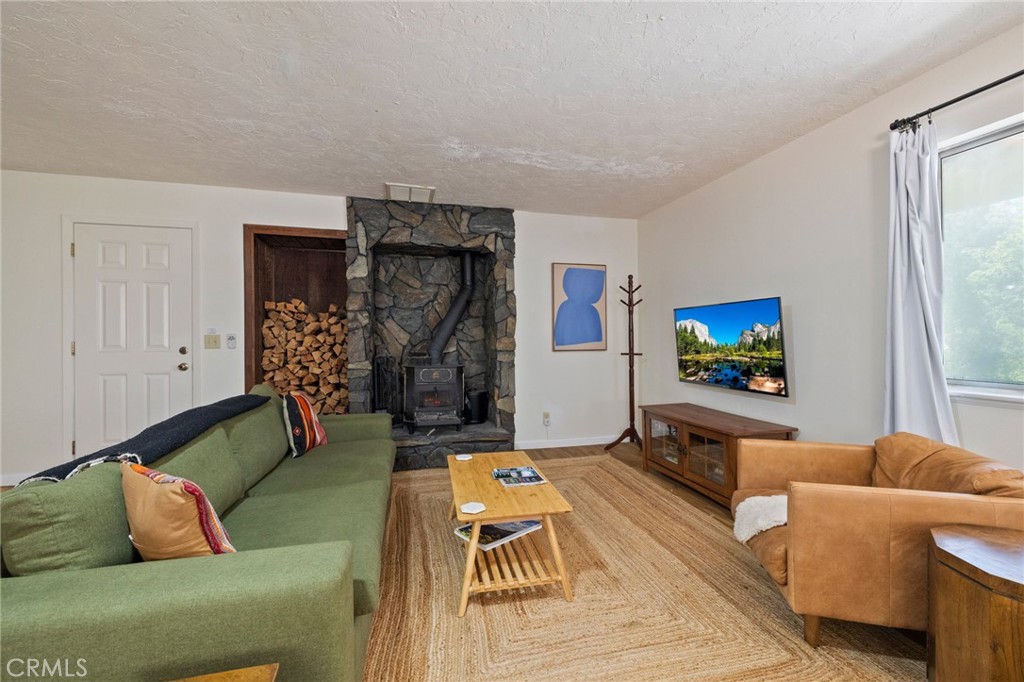 20018 Pine Mountain Dr, Groveland, CA 95321