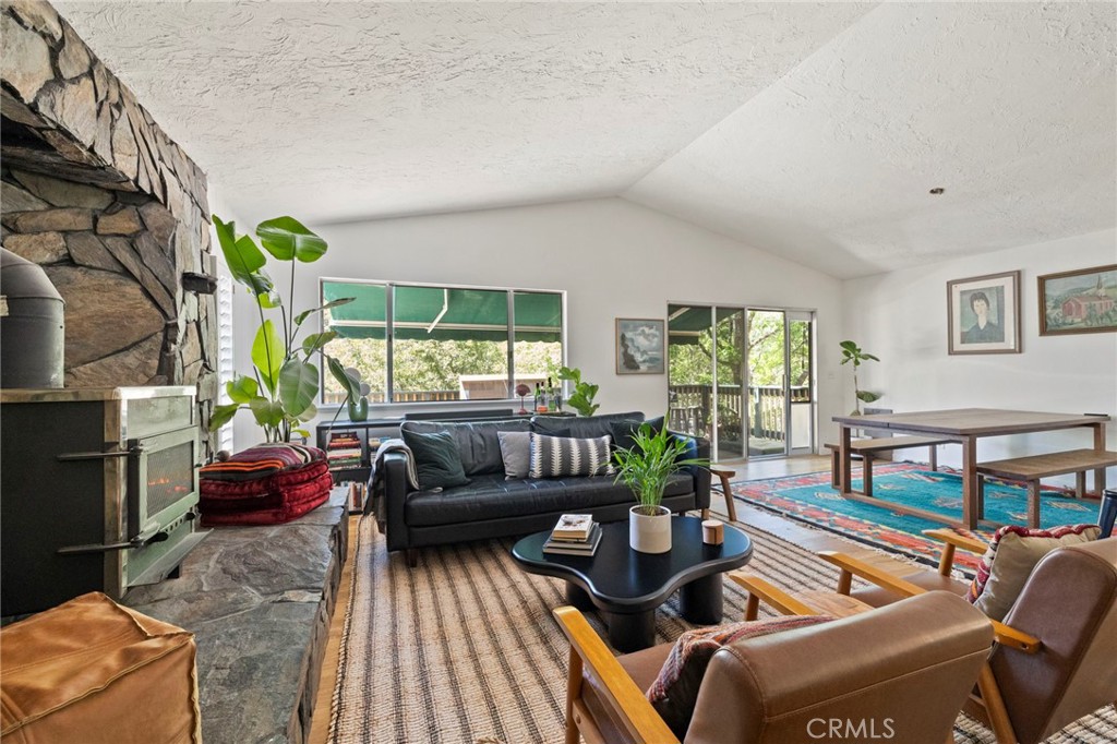 20018 Pine Mountain Dr, Groveland, CA 95321