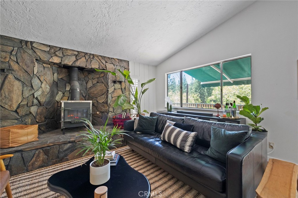 20018 Pine Mountain Dr, Groveland, CA 95321