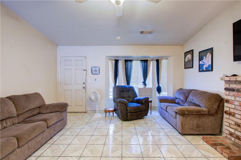 2064 Glenmoor Pl, Livingston, CA 95334