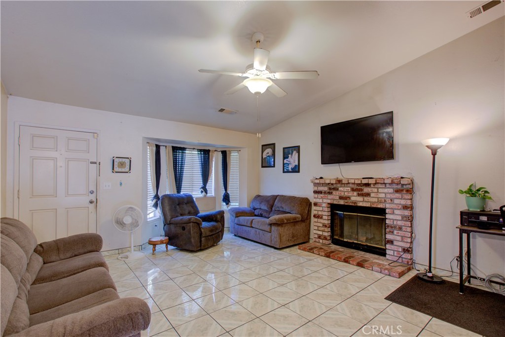 2064 Glenmoor Pl, Livingston, CA 95334