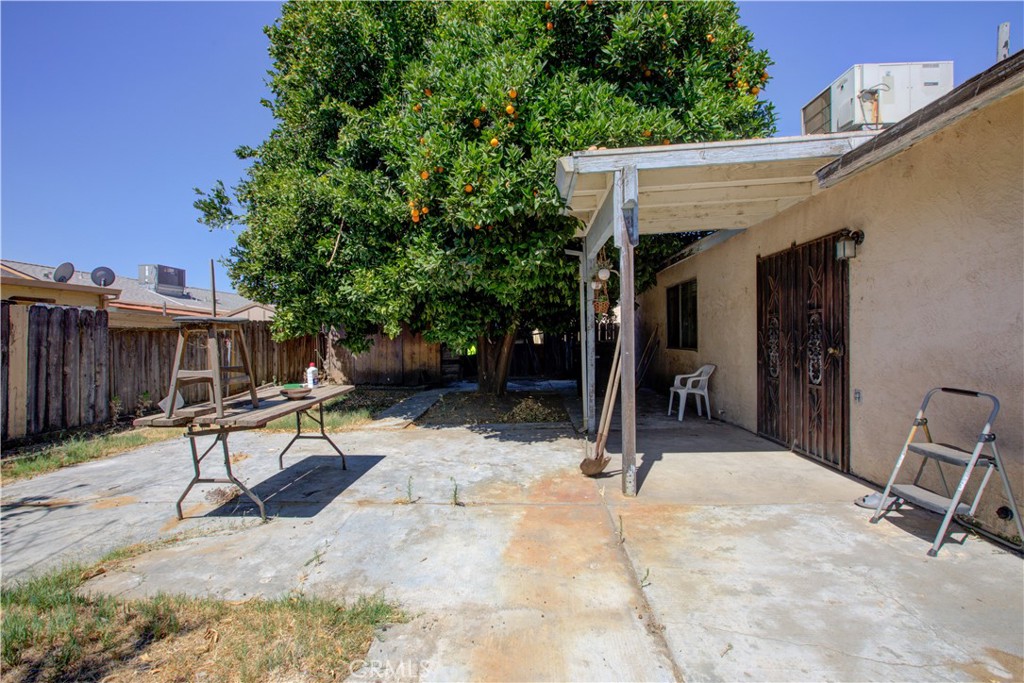 2064 Glenmoor Pl, Livingston, CA 95334