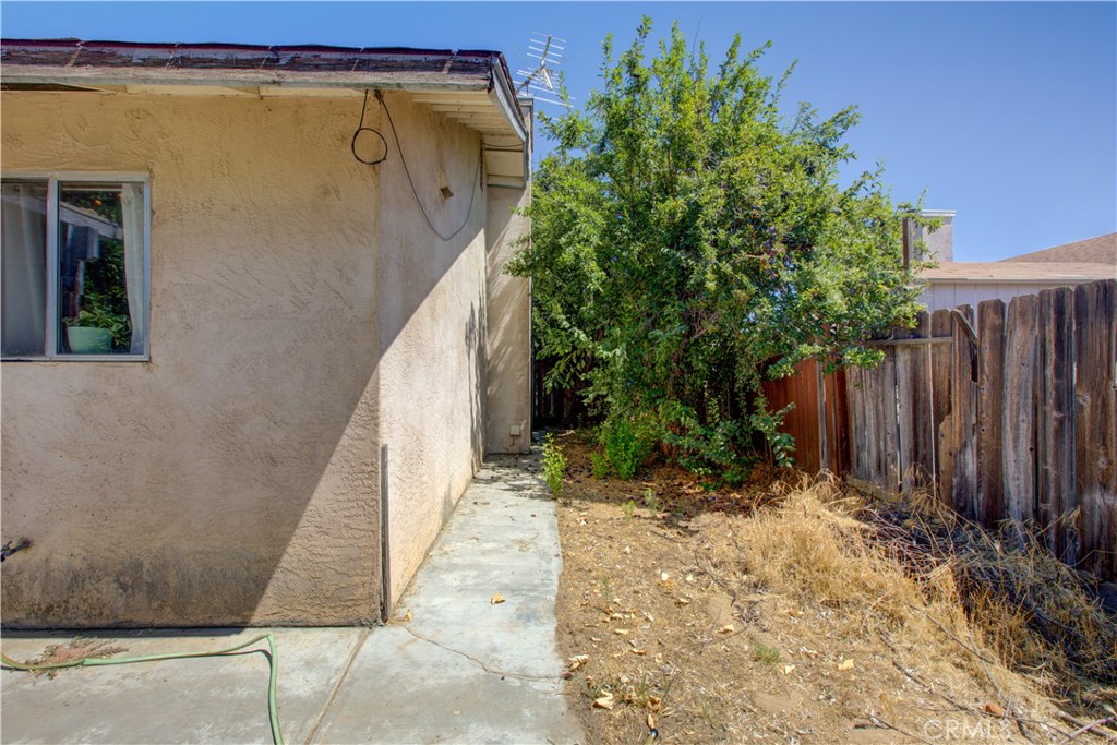 2064 Glenmoor Pl, Livingston, CA 95334