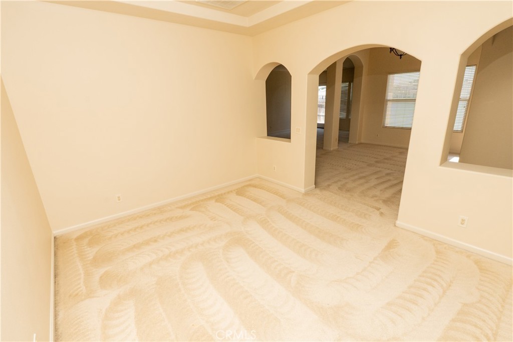 8185 Lakeshore Dr, Chowchilla, CA 93610