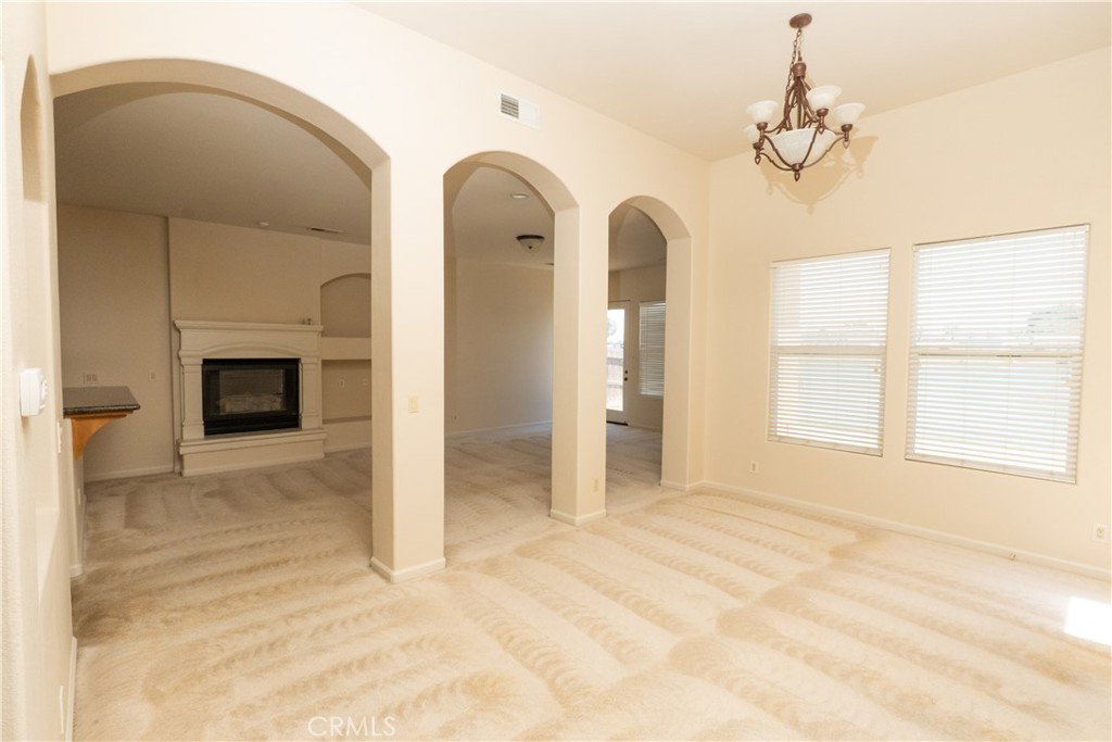 8185 Lakeshore Dr, Chowchilla, CA 93610