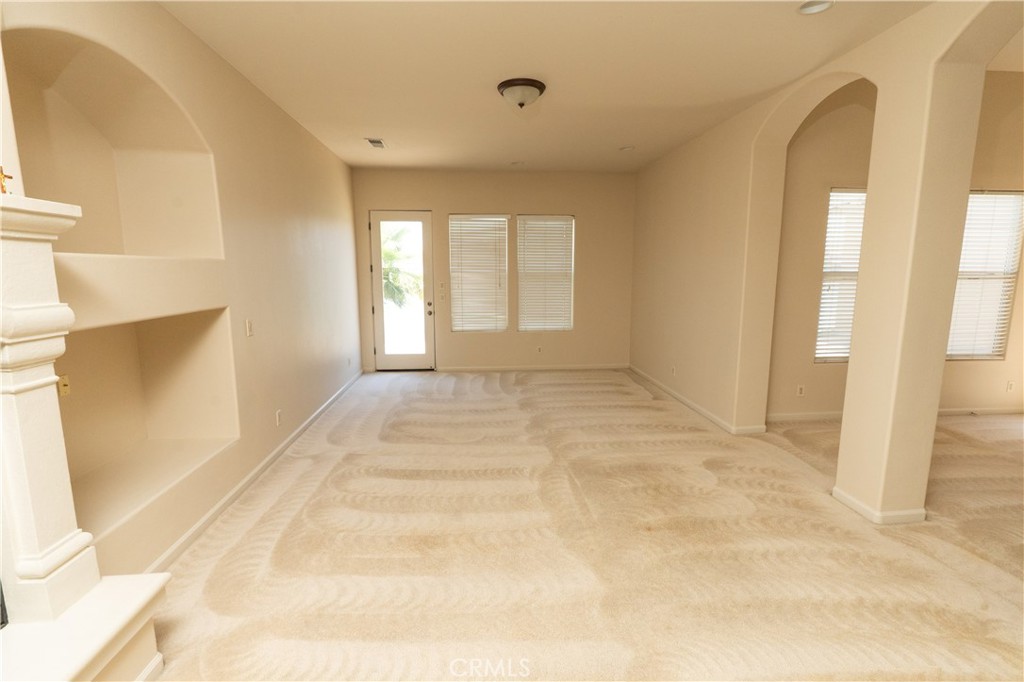 8185 Lakeshore Dr, Chowchilla, CA 93610